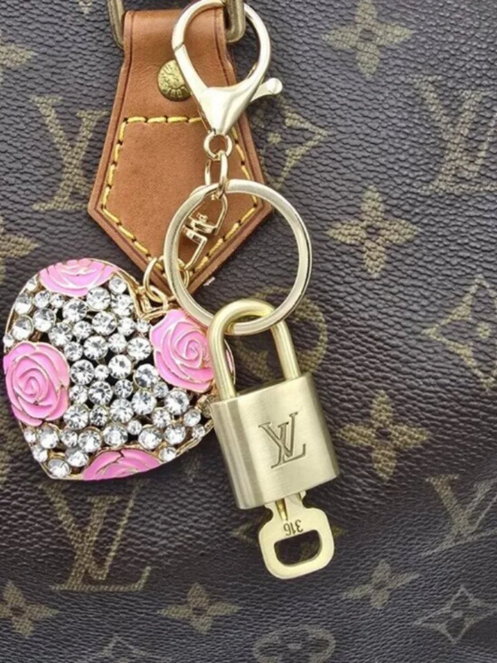 Authentic LV Louis Vuitton Gold Lock & Key 🔑 Unbranded Heart Keychain Charm